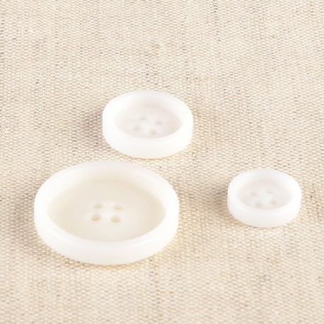 4-HOLE BUTTON MADE OF SYNTHETIC IVORY