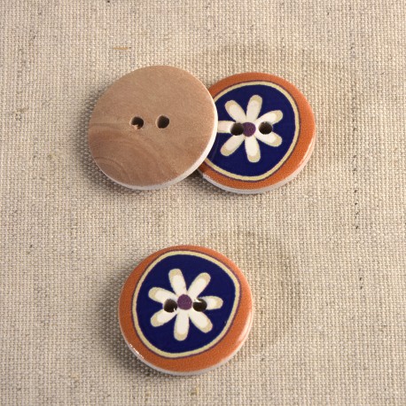 DECORATED WOODEN BUTTON
