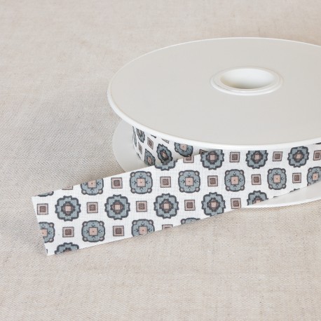 SCHRÄGBAND MIT ROSETTEN