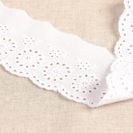 EMBROIDERY ROSACES