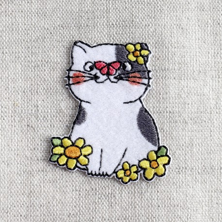 S MOTIF CAT WITH FLOWERS