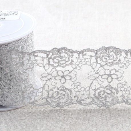 BRODERIE MÉTALLIQUE SUR TULLE