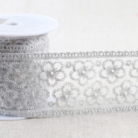 BRODERIE MÉTALLIQUE SUR