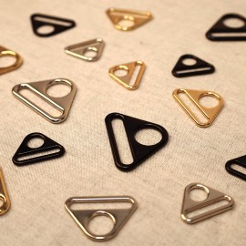 Anneau triangle métal 30x