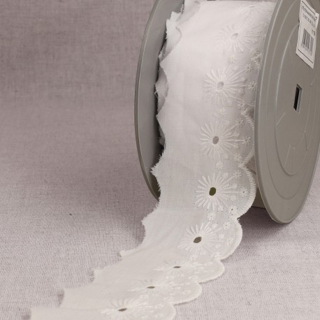 BRODERIE SOLEIL FESTONNEE
