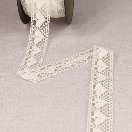 DENTELLE AUX FUSEAUX DE PUY