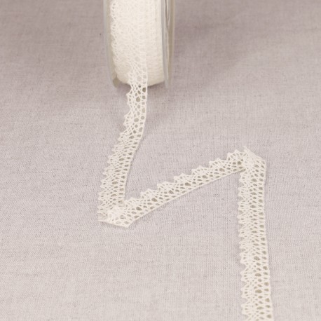 DENTELLE AUX FUSEAUX DE PUY